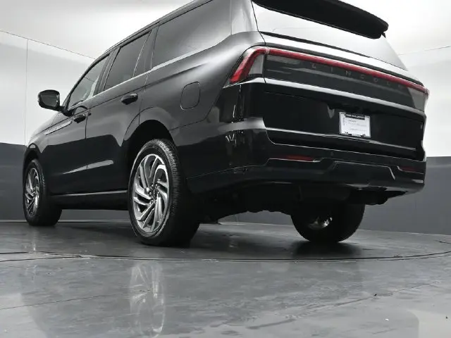 2025 Lincoln Navigator - $79,900