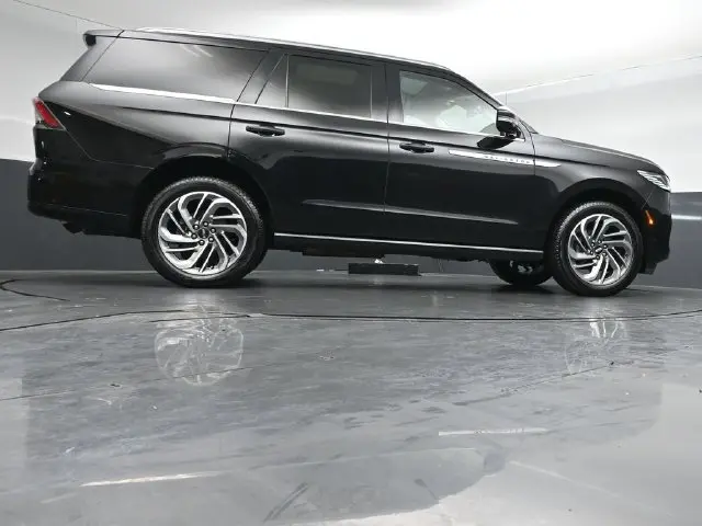 2025 Lincoln Navigator - $79,900