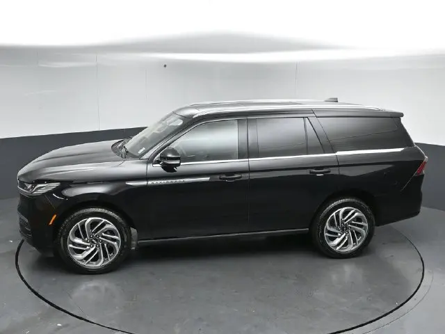 2025 Lincoln Navigator - $79,900