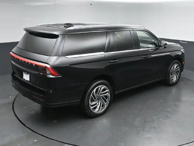 2025 Lincoln Navigator - $79,900