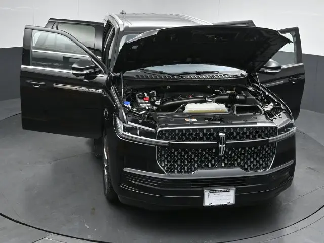 2025 Lincoln Navigator - $79,900