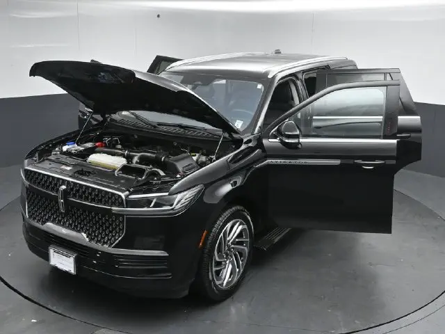 2025 Lincoln Navigator - $79,900