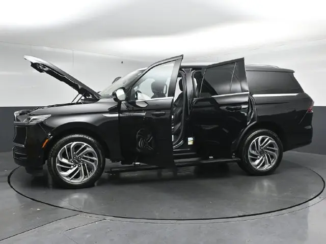 2025 Lincoln Navigator - $79,900