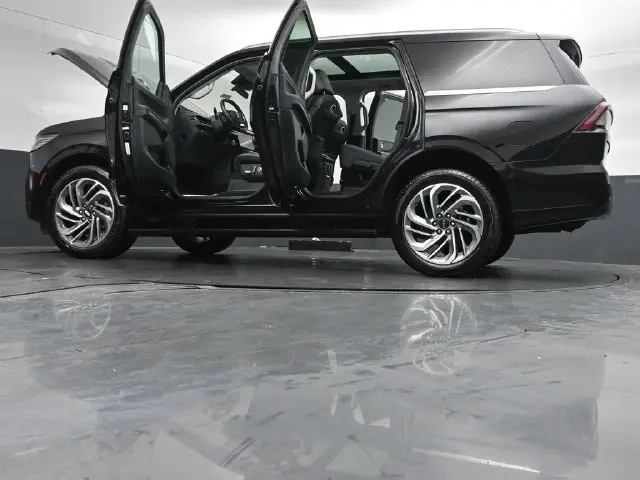2025 Lincoln Navigator - $79,900