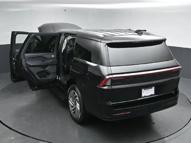2025 Lincoln Navigator - $79,900