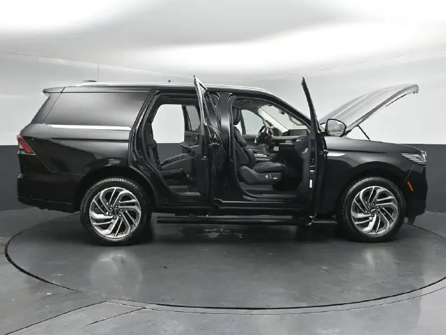 2025 Lincoln Navigator - $79,900