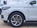 2025 Navigator Thumbnail 8