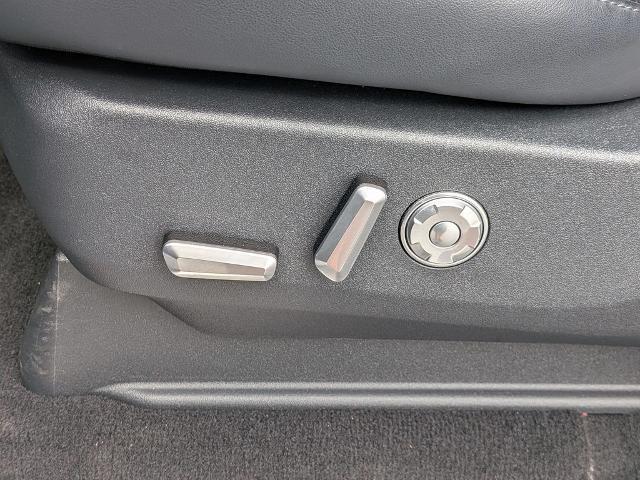 2025 Lincoln Navigator - $77,638
