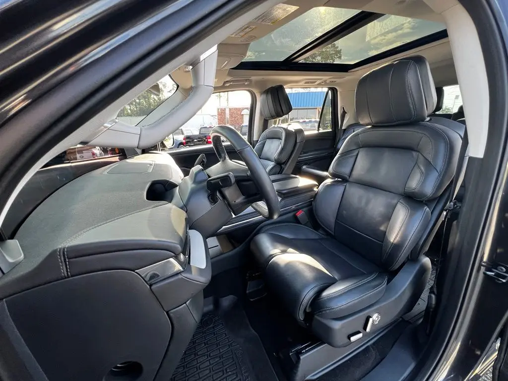 2025 Lincoln Navigator - $73,895