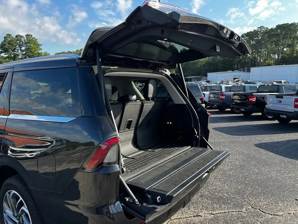 2025 Lincoln Navigator - $73,895