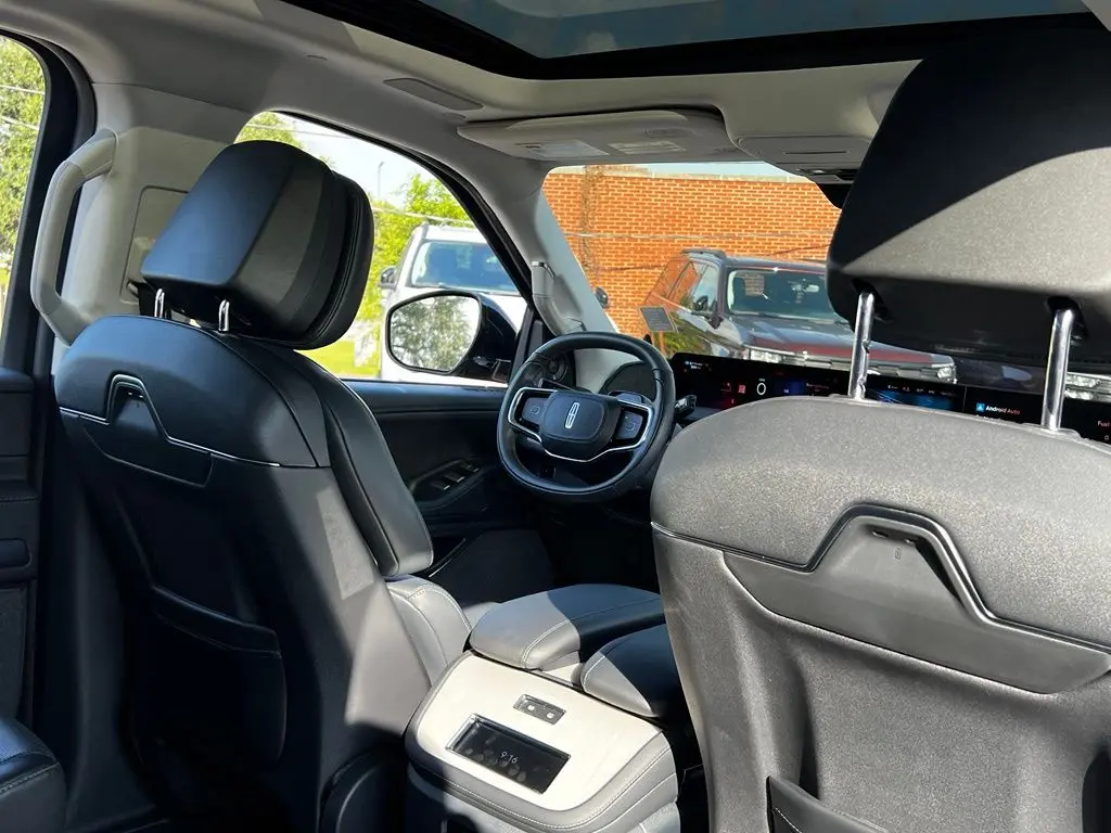2025 Lincoln Navigator - $73,895