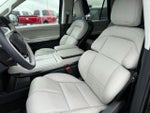 2025 Navigator Thumbnail 7