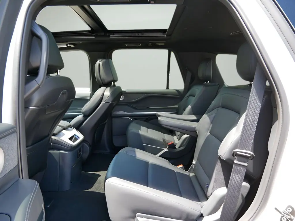 2026 Lincoln Navigator - $95,345