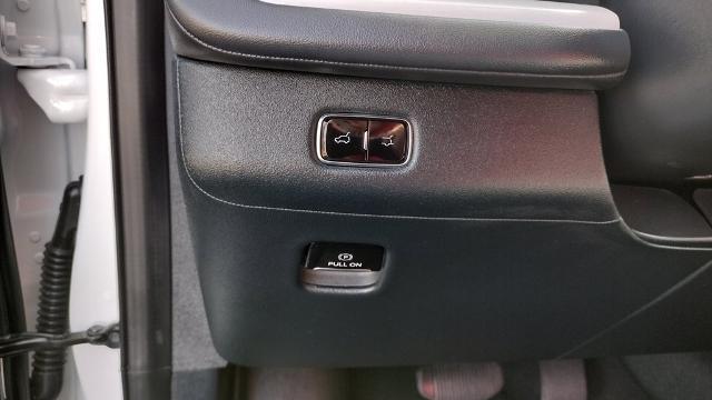 2026 Lincoln Navigator - $90,999