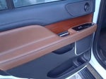 2023 Navigator Thumbnail 9