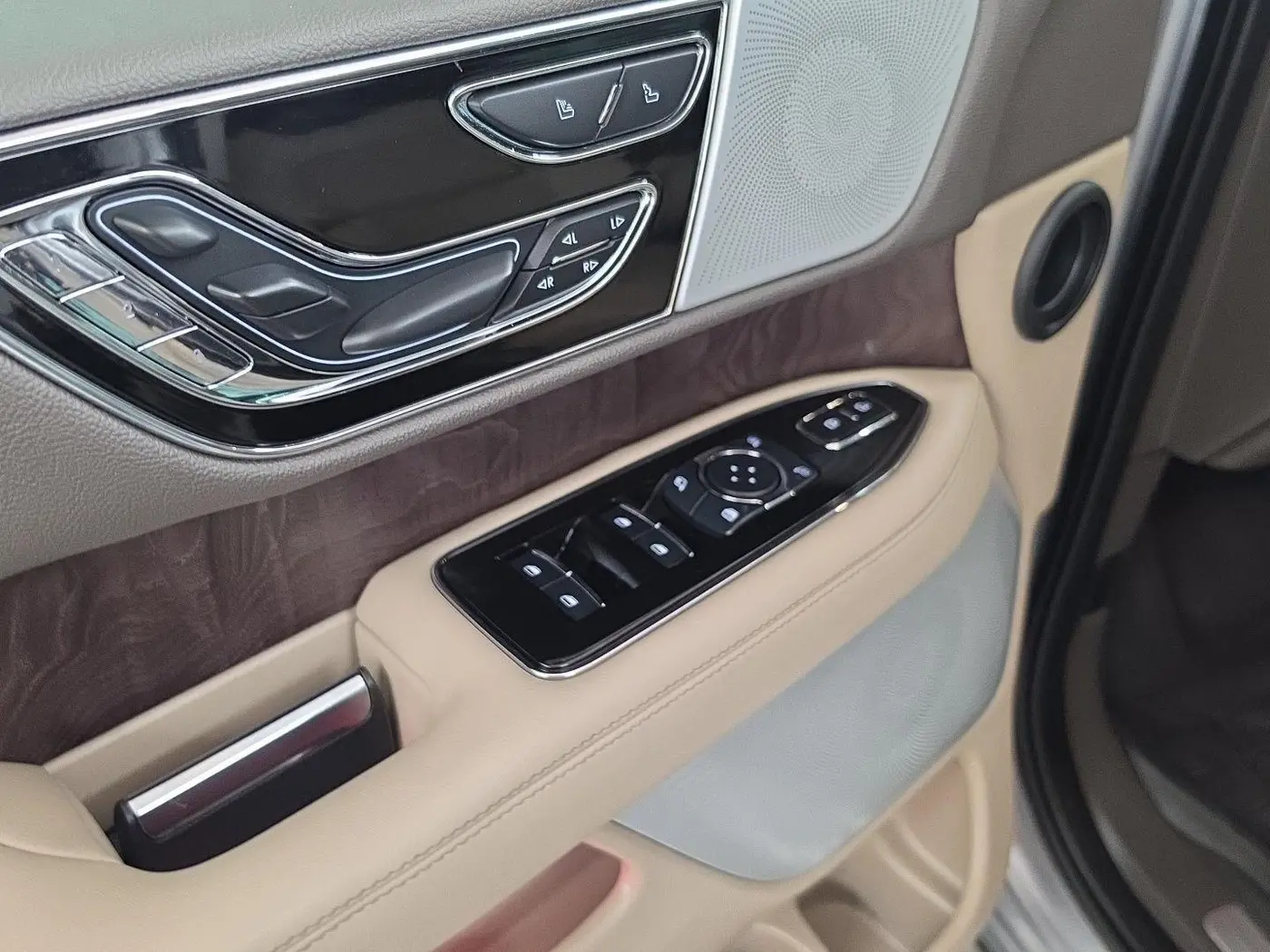 2023 Lincoln Navigator - $60,000
