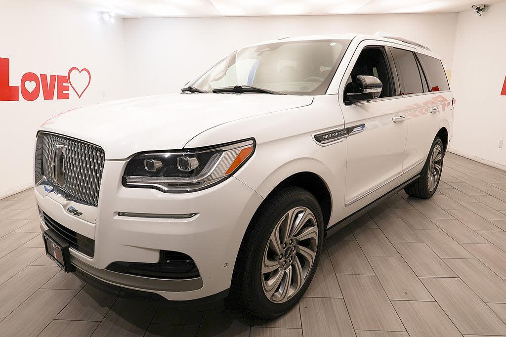 2023 Lincoln Navigator - $41,999