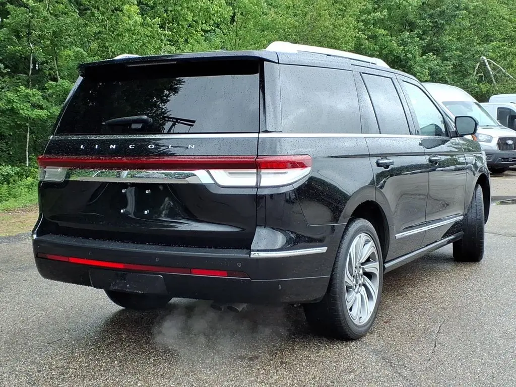 2023 Lincoln Navigator - $59,214