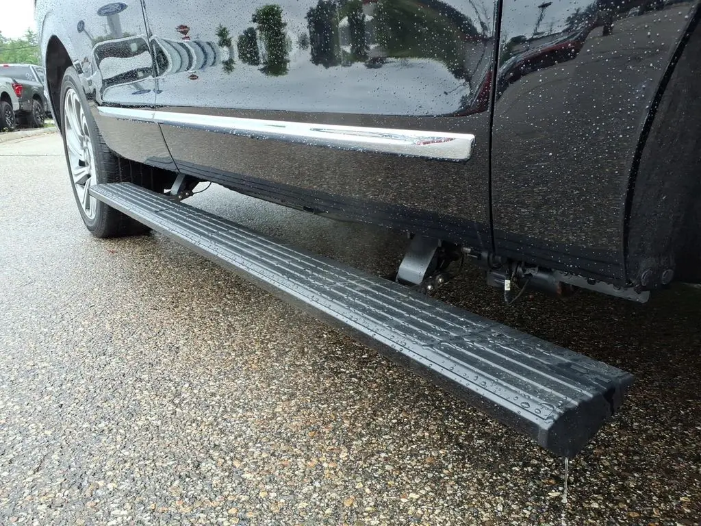 2023 Lincoln Navigator - $59,214