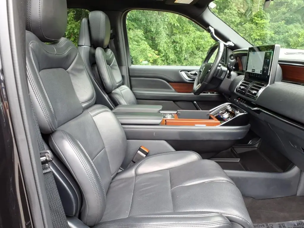 2023 Lincoln Navigator - $59,214