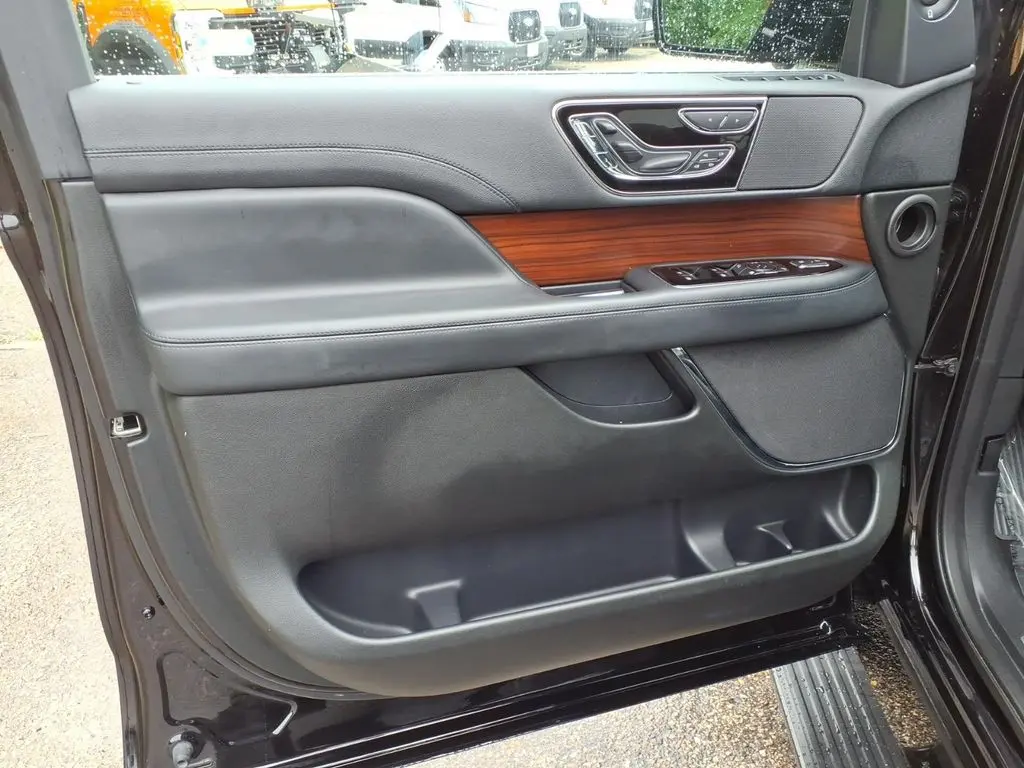2023 Lincoln Navigator - $59,214