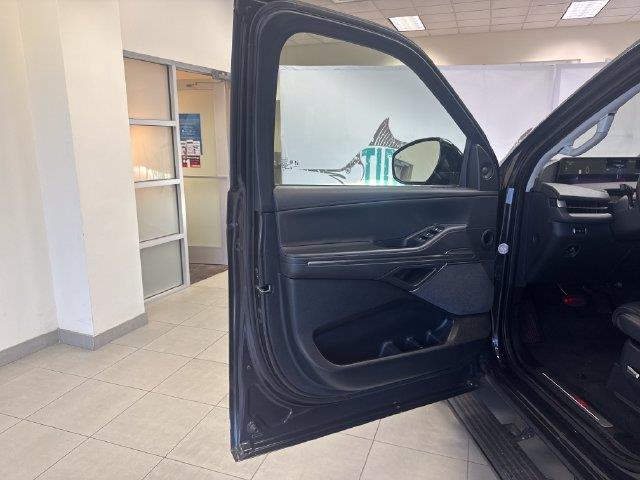 2025 Lincoln Navigator - $72,400