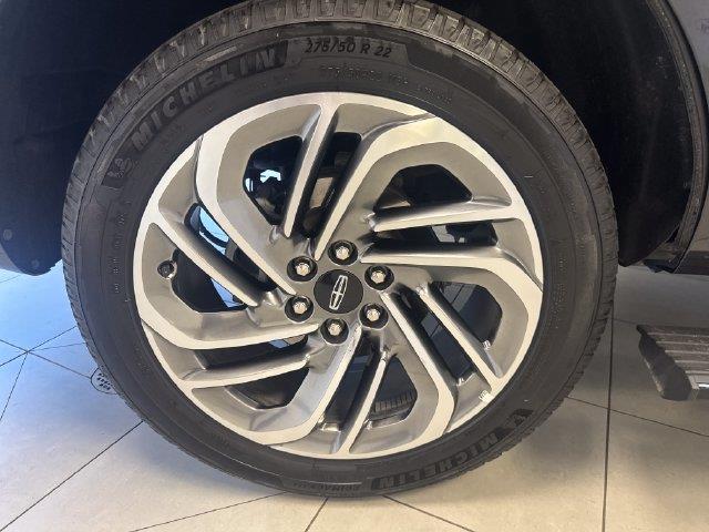 2025 Lincoln Navigator - $72,400