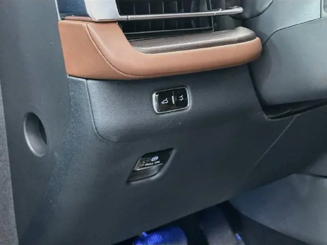2025 Lincoln Navigator - $71,907