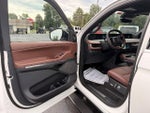2025 Navigator Thumbnail 12