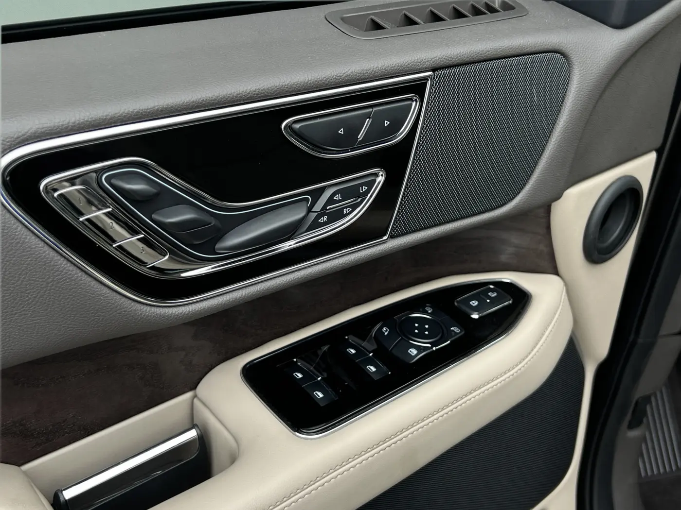 2023 Lincoln Navigator - $58,988