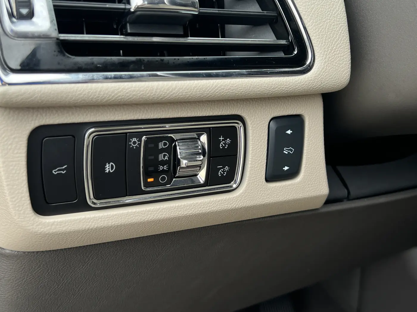 2023 Lincoln Navigator - $58,988
