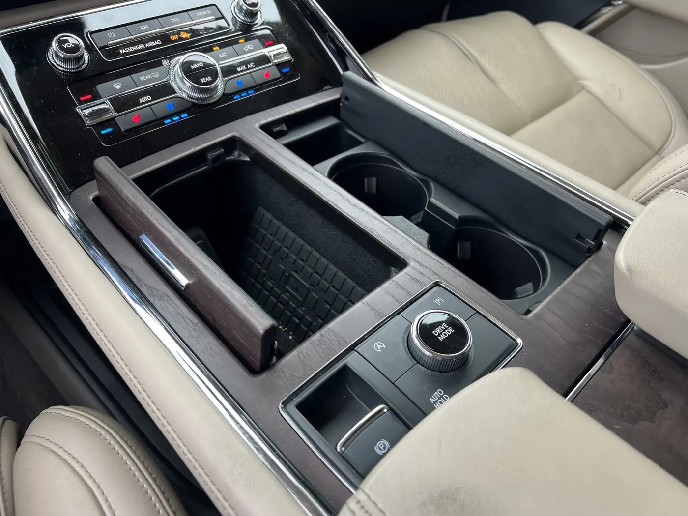 2023 Lincoln Navigator - $58,988