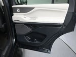 2025 Navigator Thumbnail 32