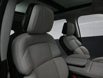 2025 Navigator Thumbnail 35