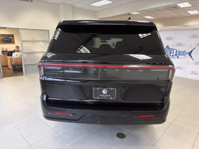 2025 Lincoln Navigator - $71,400