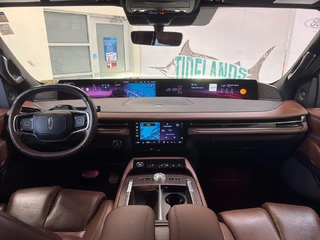2025 Lincoln Navigator - $71,400
