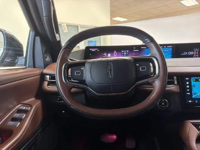2025 Lincoln Navigator - $71,400