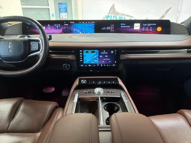 2025 Lincoln Navigator - $71,400