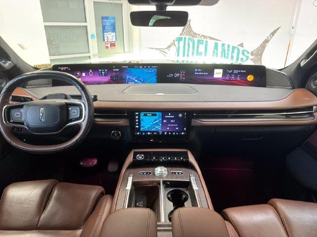 2025 Lincoln Navigator - $71,400