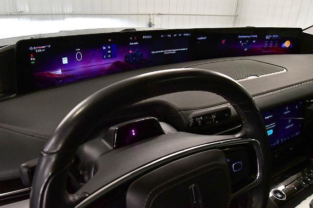 2025 Lincoln Navigator - $75,995