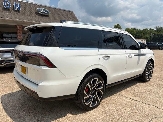 2026 Lincoln Navigator - $95,425