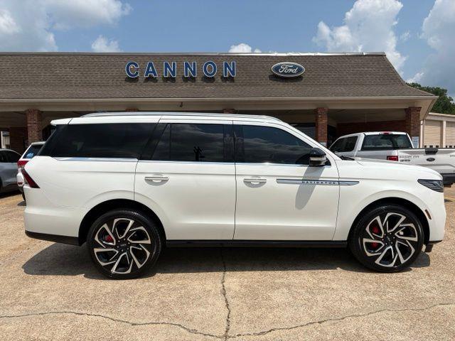 2026 Lincoln Navigator - $95,425