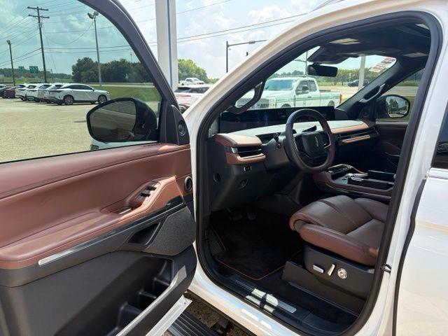 2026 Lincoln Navigator - $95,425