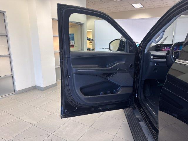 2025 Lincoln Navigator - $71,400