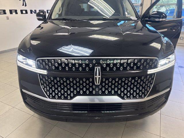 2025 Lincoln Navigator - $71,400