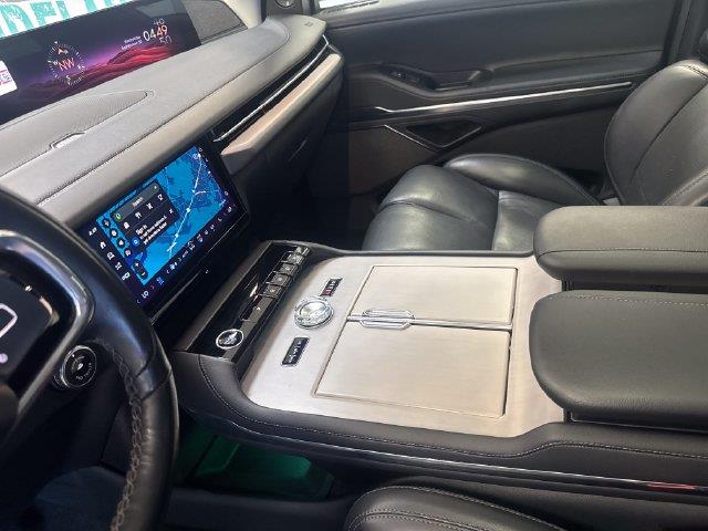 2025 Lincoln Navigator - $71,400