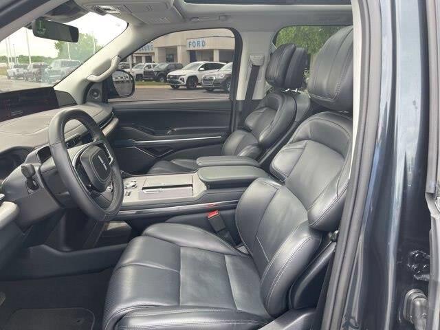 2025 Lincoln Navigator - $77,000