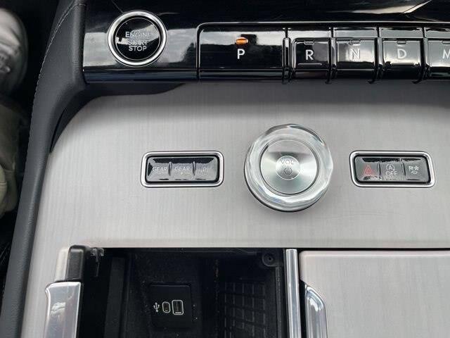 2025 Lincoln Navigator - $77,000