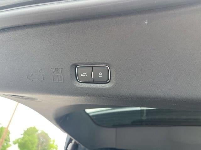 2025 Lincoln Navigator - $77,000
