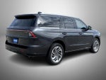 2025 Navigator Thumbnail 5